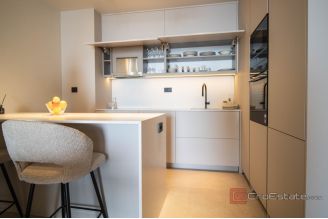 014 2046 153 Split Znjan Luxury apartment with sea view for rent