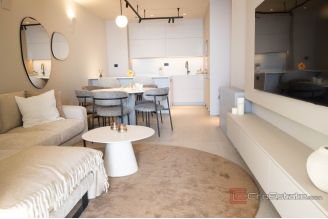 014 2046 153 Split Znjan Luxury apartment with sea view for rent