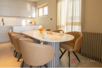 015 2046 154 Split Znjan Designer apartment with a sea view for rent