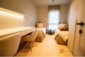 015 2046 154 Split Znjan Designer apartment with a sea view for rent