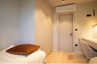 015 2046 154 Split Znjan Designer apartment with a sea view for rent