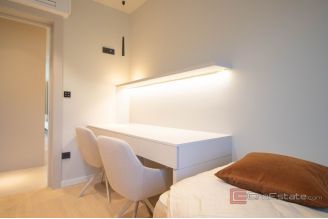 015 2046 154 Split Znjan Designer apartment with a sea view for rent