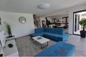 018 5457 30 Zadar Villa with pool and a sea view for sale