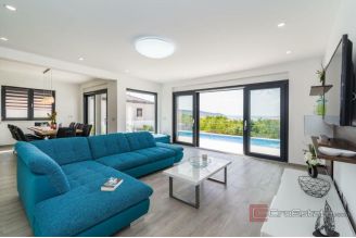 018 5457 30 Zadar Villa with pool and a sea view for sale