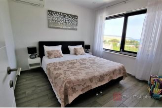 018 5457 30 Zadar Villa with pool and a sea view for sale