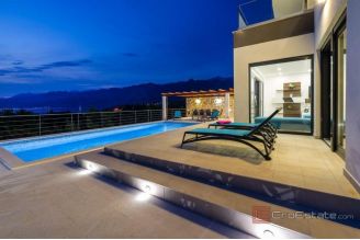 018 5457 30 Zadar Villa with pool and a sea view for sale