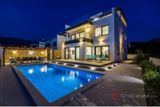 018 5457 30 Zadar Villa with pool and a sea view for sale