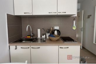 011 1030 10 Losinj Renovated house by the sea for sale