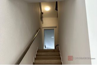 011 1030 10 Losinj Renovated house by the sea for sale