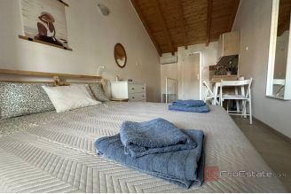 011 1030 10 Losinj Renovated house by the sea for sale