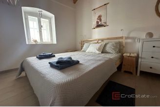 011 1030 10 Losinj Renovated house by the sea for sale