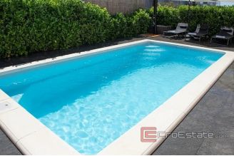020 2057 03 Trogir One story house with pool for sale