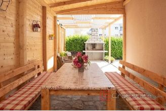 020 2057 03 Trogir One story house with pool for sale