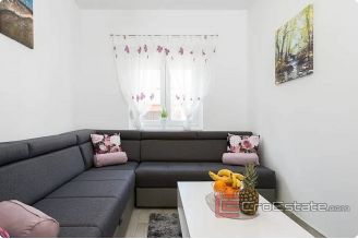 020 2057 03 Trogir One story house with pool for sale