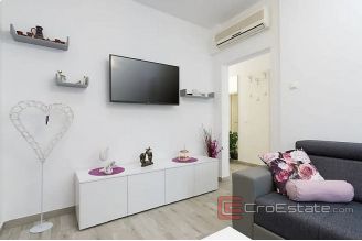 020 2057 03 Trogir One story house with pool for sale