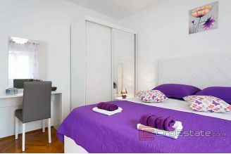 020 2057 03 Trogir One story house with pool for sale