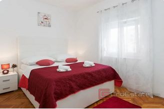 020 2057 03 Trogir One story house with pool for sale