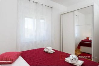 020 2057 03 Trogir One story house with pool for sale