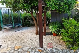 020 2057 03 Trogir One story house with pool for sale