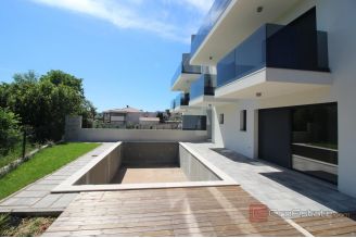 011 1023 56 Krk Duplex apartment with swimming pool near the sea for sale