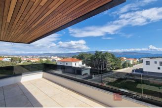 020 1023 57 Krk Penthouse with roof terrace and pool for sale