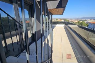 020 1023 57 Krk Penthouse with roof terrace and pool for sale