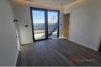 020 1023 57 Krk Penthouse with roof terrace and pool for sale