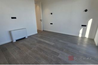 020 1023 57 Krk Penthouse with roof terrace and pool for sale