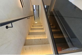 020 1023 57 Krk Penthouse with roof terrace and pool for sale