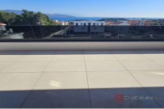 020 1023 57 Krk Penthouse with roof terrace and pool for sale