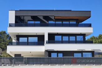 020 1023 57 Krk Penthouse with roof terrace and pool for sale