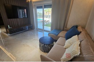 009 1023 58 Krk Modern apartment with garden and pool for sale