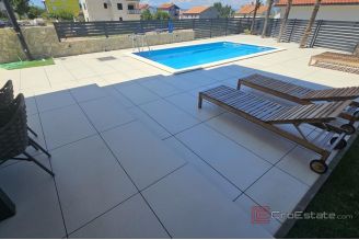 009 1023 58 Krk Modern apartment with garden and pool for sale