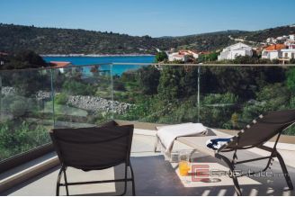 017 5461 30 Rogoznica Villa with two apartments and pool for sale