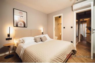 017 5461 30 Rogoznica Villa with two apartments and pool for sale