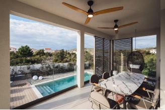 017 5461 30 Rogoznica Villa with two apartments and pool for sale