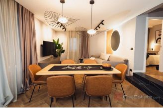 017 5461 30 Rogoznica Villa with two apartments and pool for sale