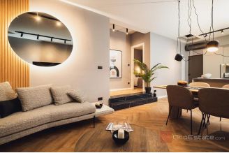 017 5461 30 Rogoznica Villa with two apartments and pool for sale