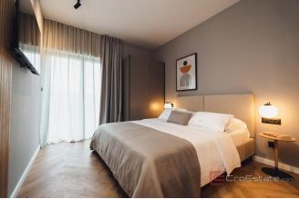 017 5461 30 Rogoznica Villa with two apartments and pool for sale