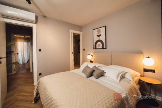 017 5461 30 Rogoznica Villa with two apartments and pool for sale