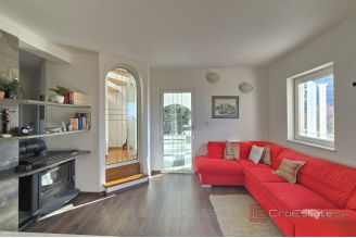 016 2047 118 Split area House with a sea view for sale