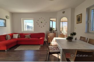 016 2047 118 Split area House with a sea view for sale