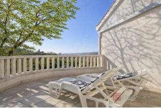 016 2047 118 Split area House with a sea view for sale
