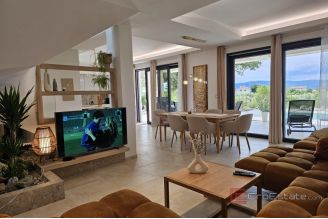 014 1023 60 Krk Modern villa with pool in a quiet location for sale