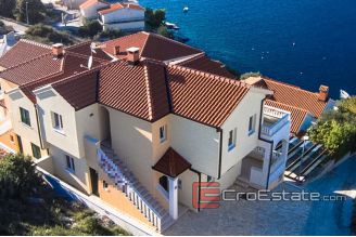 10 2014 96 Rogoznica house for sale sea view