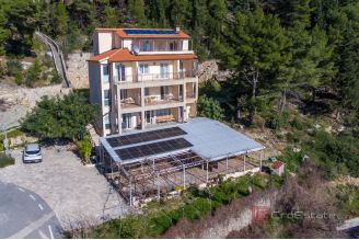 009 2016 644 Omiš Detached house with sea view for sale