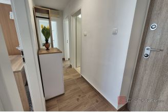 007 2016 686 Split Bol Renovated apartment for long term rent