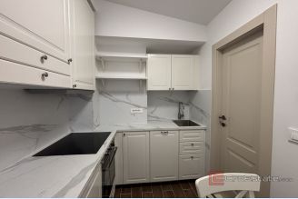 001 2035 330 Split Center Modern renovated studio apartment for rent