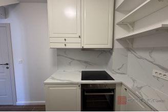 010 2035 330 Split Center Modern renovated studio apartment for rent