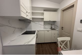 010 2035 330 Split Center Modern renovated studio apartment for rent